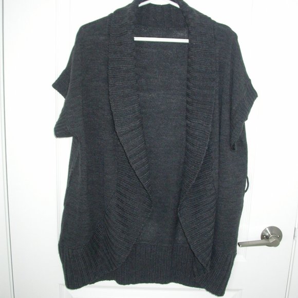 Grey Short Sleeved Sweater - Picture 3 of 4